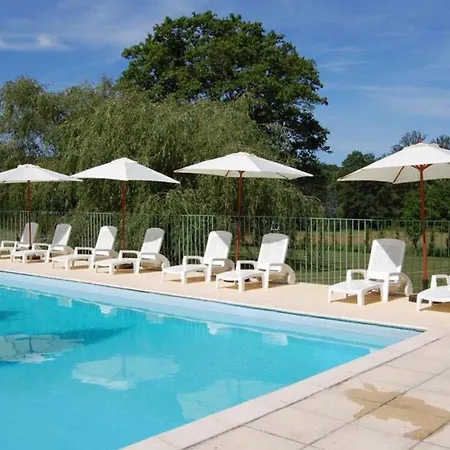 Le Manoir Hotel *